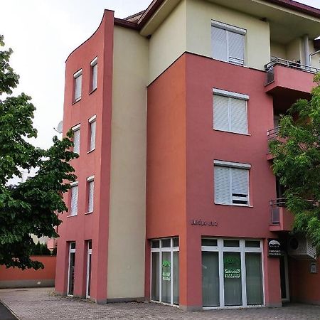 Mona Apartment Buk Exterior photo