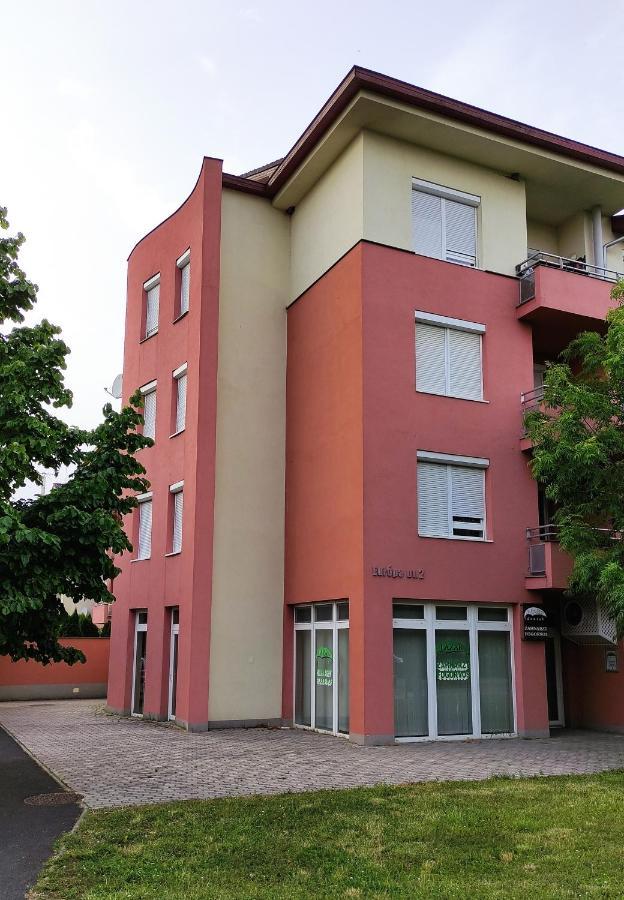 Mona Apartment Buk Exterior photo