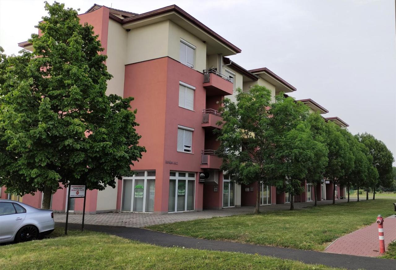 Mona Apartment Buk Exterior photo
